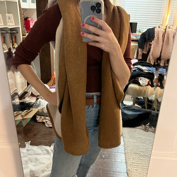 Reversible Tan Fall Vest - Fall Staple - Picture 5 of 7